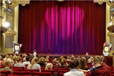 Kindervoorstellingen in de Leidse Schouwburg en Stadsgehoorzaal