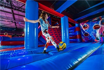 Bounce Valley springt eruit