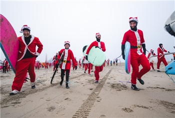 Hart Beach Surfin' Santas