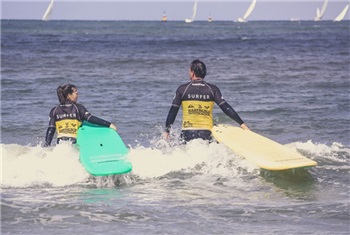 Family surf lessons maui