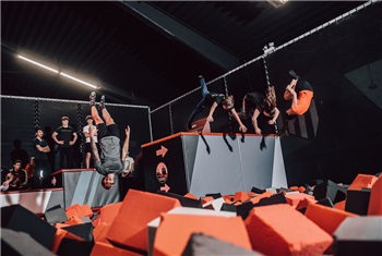 Trampolinepark Jump010