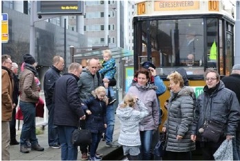 Oliebollenrit met de tram