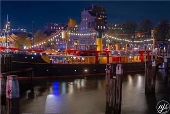 Pakjesboot in Leiden