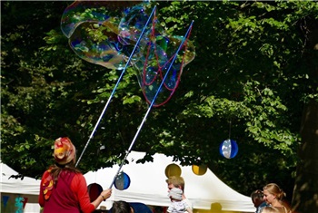 Poppenfestival in het park