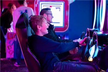 Arcade gamen met het gezin